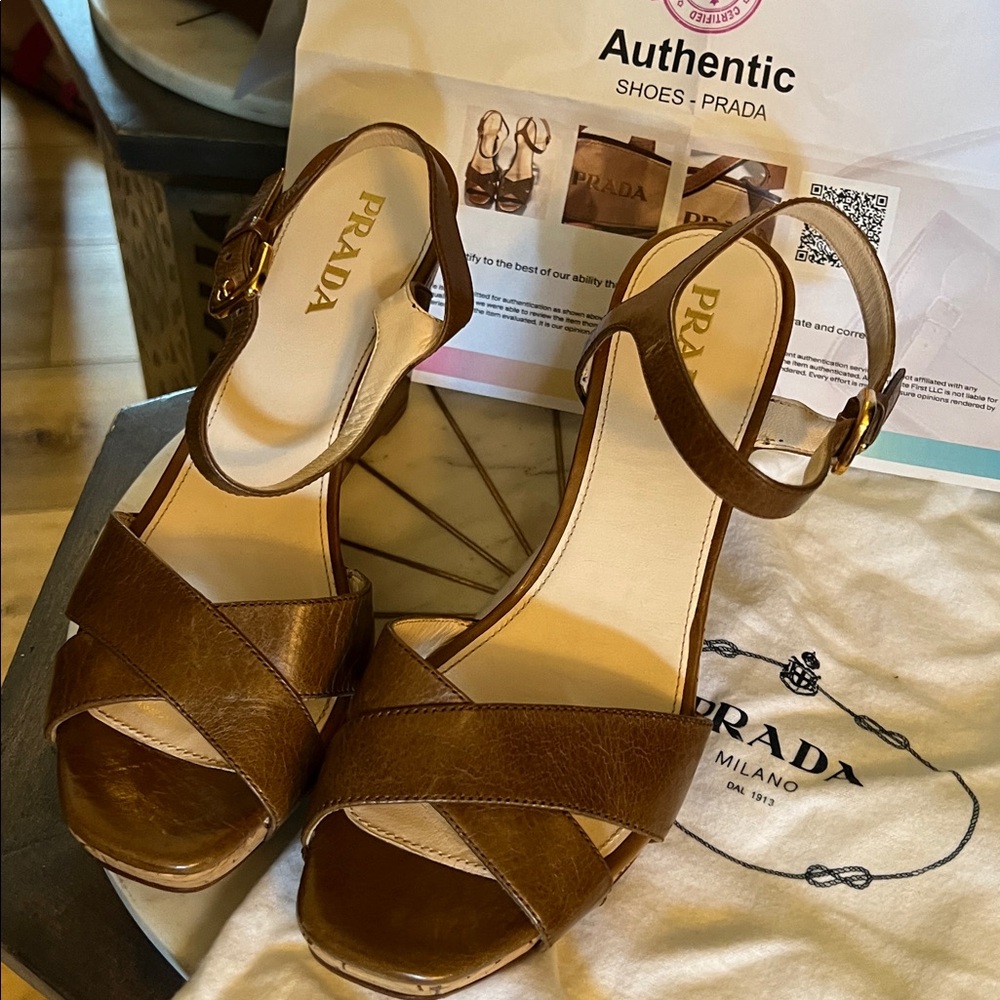 1 hour sale. Prada, size 37.5 EU (7 US), Tan Leather, w/ Prada dust bag & COA - Picture 3 of 11
